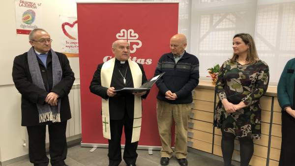El arzobispo bendice el Centro San Nicolás de Cáritas Zaragoza El arzobispo bendice el Centro San Nicolás de Cáritas Zaragoza