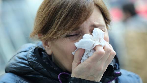 Gripe, resfriado, constipado, constiparse, mujer tosiendo, toser, tos Gripe, resfriado, constipado, constiparse, mujer tosiendo, toser, tos
