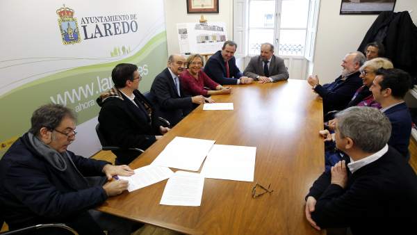 Mazón con representantes de AMPROS Mazón con representantes de AMPROS