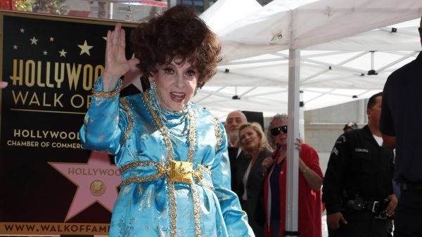 Gina Lollobrigida, otra actriz con estrella Gina Lollobrigida, otra actriz con estrella