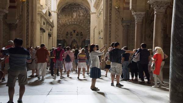 Visitantes en la Mezquita-Catedral Visitantes en la Mezquita-Catedral