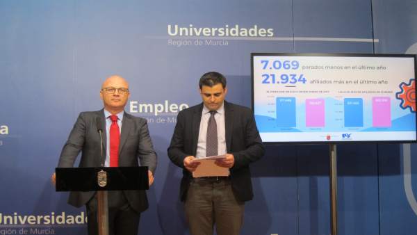 Juan Hernández, a la izquierda, en la rueda de prensa Juan Hernández, a la izquierda, en la rueda de prensa