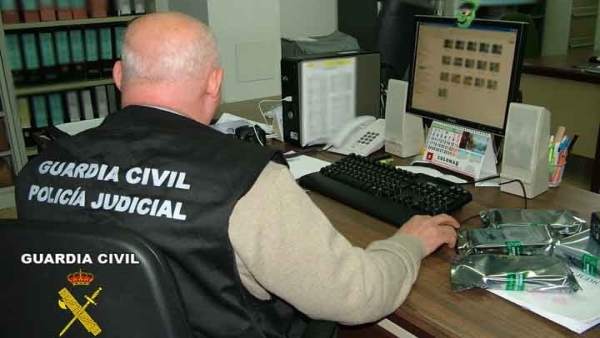Operación por usurpación de identidad Operación por usurpación de identidad