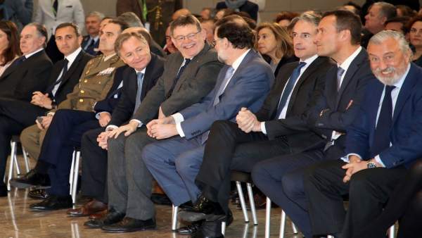 Puig reivindica davant Rajoy que la Comunitat és "una terra que ha donat molt i per mèrits propis reclama atenció" Puig reivindica davant Rajoy que la Comunitat és "una terra que ha donat molt i per mèrits propis reclama atenció"