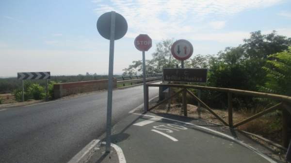Espacio donde será construida la pasarela Espacio donde será construida la pasarela
