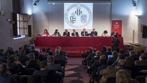 La CRUE reclama un Pacte d'Estat davant la "situació d'urgència de la vida universitària" La CRUE reclama un Pacte d'Estat davant la "situació d'urgència de la vida universitària"