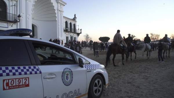 La aldea del Rocío se llena con las peregrinaciones extraordinarias. La aldea del Rocío se llena con las peregrinaciones extraordinarias.
