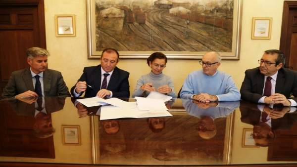 Cajasur firma convenio de un comedor social en Rota Cajasur firma convenio de un comedor social en Rota