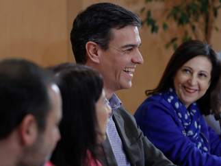 El secretario general del PSOE, Pedro Sánchez, y su portavoz en el Congreso, Margarita Robles.
