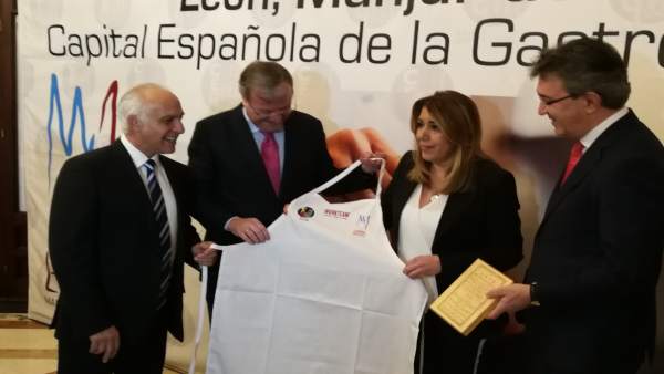 La presidenta de la Junta, Susana Díaz, con Antonio Silván y Juan Martínez Majo La presidenta de la Junta, Susana Díaz, con Antonio Silván y Juan Martínez Majo