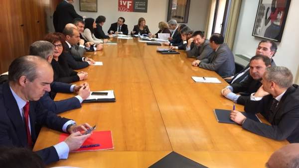 Consell y banca renuevan el contrato de servicios financieros Consell y banca renuevan el contrato de servicios financieros