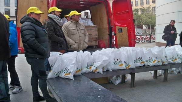 Concentración de UAGA-COAG por los bajos precios de la fruta. Concentración de UAGA-COAG por los bajos precios de la fruta.