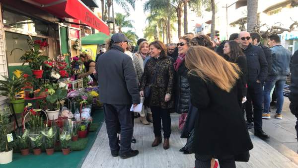 La presidenta 'popular', en su visita a la feria La presidenta 'popular', en su visita a la feria