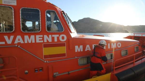 Rescate de una patera en Barbate Rescate de una patera en Barbate