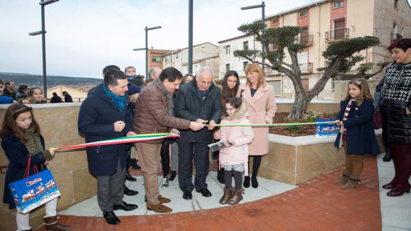 Inauguración plaza Entrena (1) Inauguración plaza Entrena (1)