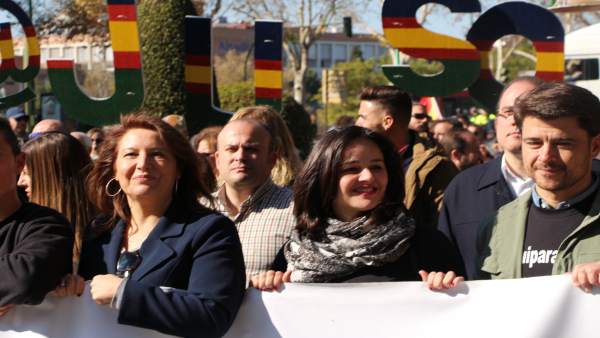 El Pp De Sevilla Participa En La Concentración Por La Equiparación Salarial De P El Pp De Sevilla Participa En La Concentración Por La Equiparación Salarial De P