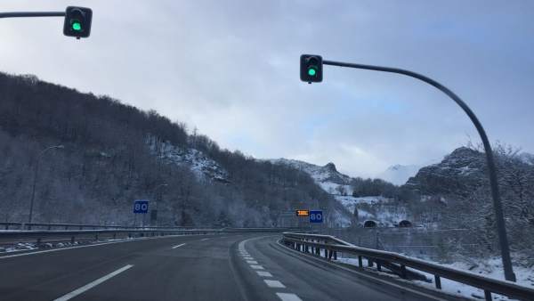 Nieve, Huerna, temporal, carreteras asturianas, invierno, cadenas, autopista Nieve, Huerna, temporal, carreteras asturianas, invierno, cadenas, autopista