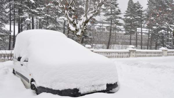 La nieve suele ser copiosa en Canfranc. La nieve suele ser copiosa en Canfranc.