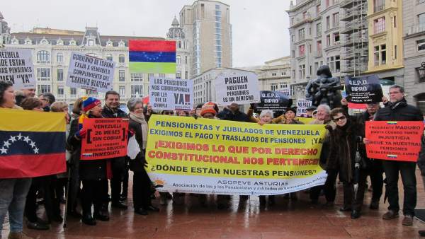 Pensionistas venezolanos se concentran en Oviedo Pensionistas venezolanos se concentran en Oviedo