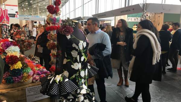 Visitantes en el Salón de Moda Flamenca, Simof, en Sevilla Visitantes en el Salón de Moda Flamenca, Simof, en Sevilla
