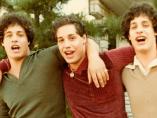 Los trillizos separados al nacer por un experimento científico, premiados por el jurado en Sundance
