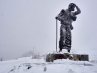 Peregrino bajo la nieve