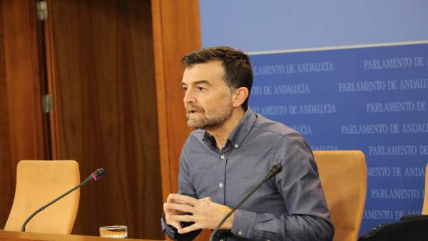 El coordinador general de IULV-CA, Antonio Maíllo, en rueda de prensa El coordinador general de IULV-CA, Antonio Maíllo, en rueda de prensa