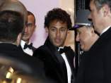 Neymar felicita a sus compañeros del PSG desde Brasil... y jugando al póker online