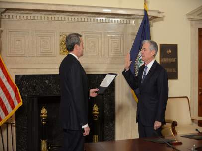 Jerome Powell jura el cargo como nuevo presidente de la Fed