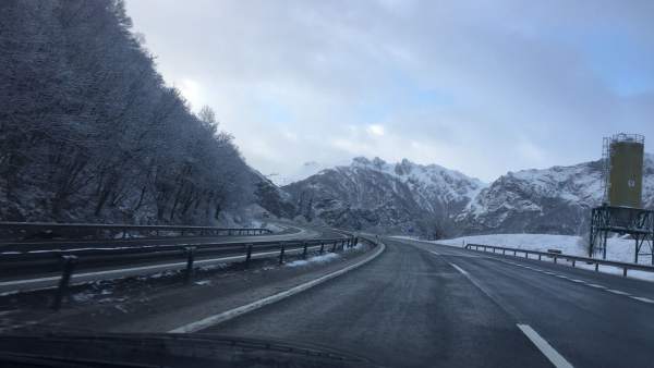 Nieve, Huerna, temporal, carreteras asturianas, invierno, cadenas, autopista Nieve, Huerna, temporal, carreteras asturianas, invierno, cadenas, autopista