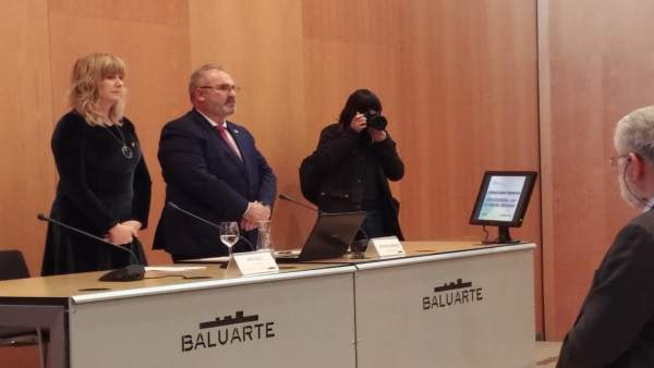 Ana Ollo y Alfonso Sánchez, en una jornada de la AVT. Ana Ollo y Alfonso Sánchez, en una jornada de la AVT.