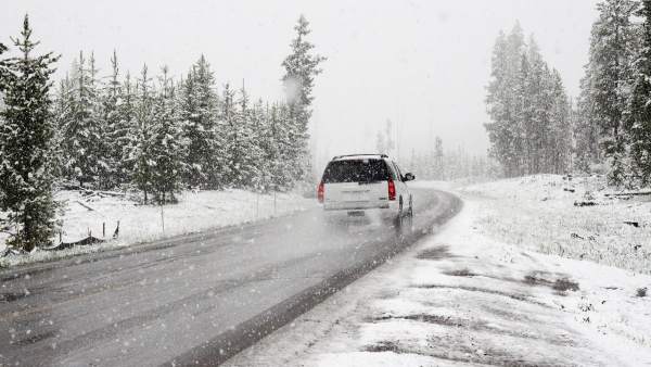 Carretera con nieve Carretera con nieve