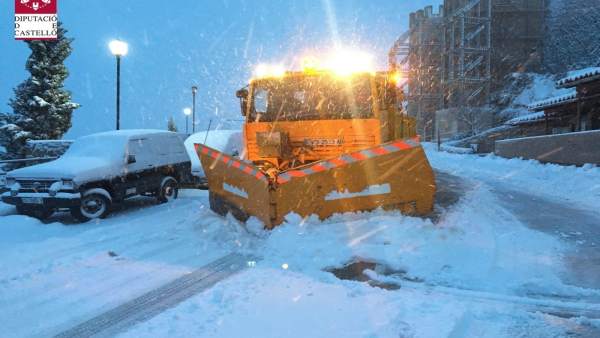 La neu tanca al trànsit sis carreteres a Castelló La neu tanca al trànsit sis carreteres a Castelló