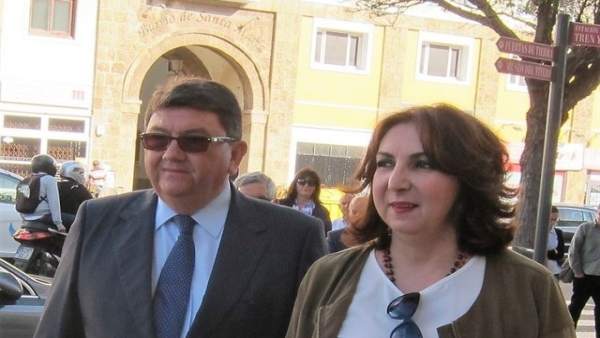 Los exalcaldes de Rota a su llegada a la Audiencia Provincial de Cádiz Los exalcaldes de Rota a su llegada a la Audiencia Provincial de Cádiz