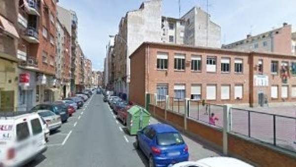 Calle Vélez de Guevara, junto al colegio Calle Vélez de Guevara, junto al colegio
