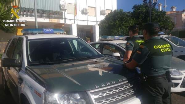 Agentes de la Guardia Civil en Lepe (Huelva) Agentes de la Guardia Civil en Lepe (Huelva)