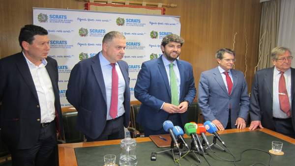 López MIras, tercero por la izquierda, en la rueda de prensa López MIras, tercero por la izquierda, en la rueda de prensa