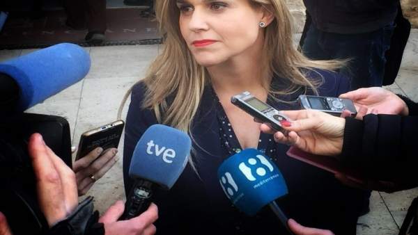 Eva Ortiz atiende a los medios Eva Ortiz atiende a los medios