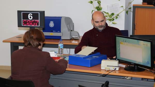 Oficina de la Policía Nacional para renovar el DNI en Huelva. Oficina de la Policía Nacional para renovar el DNI en Huelva.