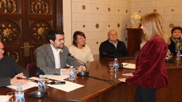 Anna Martí, a la derecha, en el pleno del Ayuntamiento de La Seu d'Urgell Anna Martí, a la derecha, en el pleno del Ayuntamiento de La Seu d'Urgell