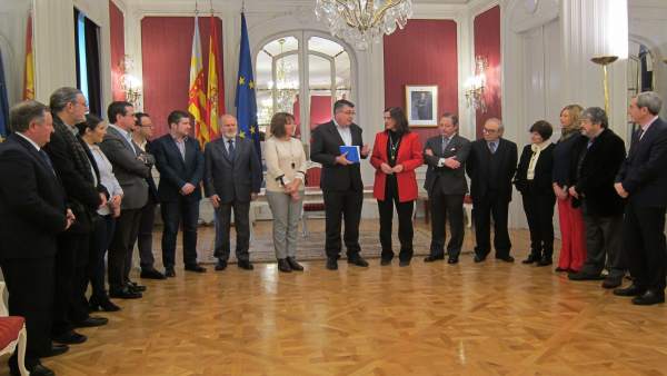 La presidenta del CJC entrega a las Corts la memoria de 2016 La presidenta del CJC entrega a las Corts la memoria de 2016