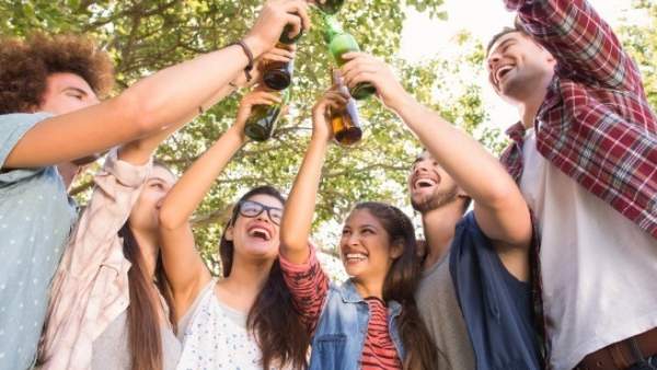 Botellón, alcohol y adolescentes Botellón, alcohol y adolescentes