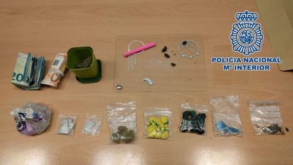 Nota De Prensa: La Policía Nacional Detiene A Un Individuo Por Un Presunto Delit Nota De Prensa: La Policía Nacional Detiene A Un Individuo Por Un Presunto Delit