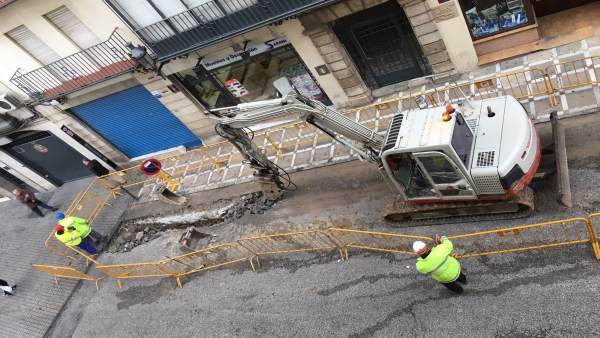 Obras en la red de agua de la Carrera de Jesús Obras en la red de agua de la Carrera de Jesús