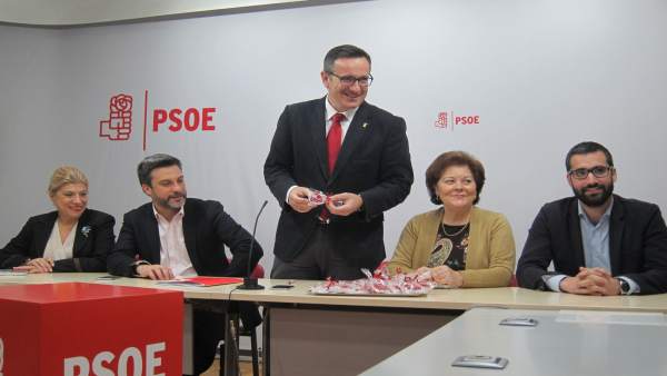 Diego Conesa Junto A Parte De La Ejecutiva Regional Socialista Diego Conesa Junto A Parte De La Ejecutiva Regional Socialista