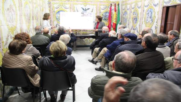 Presentación del proyecto a los vecinos. Presentación del proyecto a los vecinos.