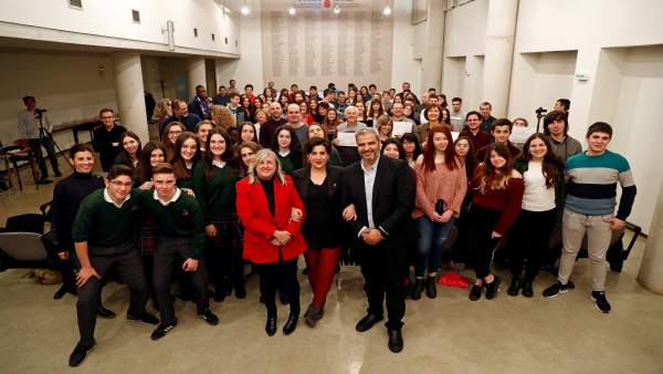 Foto de grupo de todos los integrantes de los proyectos Etwinning reconocidos Foto de grupo de todos los integrantes de los proyectos Etwinning reconocidos