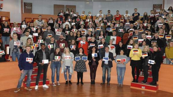 La UHU recibe a 400 estudiantes Erasmus. La UHU recibe a 400 estudiantes Erasmus.