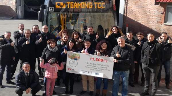 Entrega del cheque valorado en 1.500 euros de TCC al proyecto Ayudamos a Nerea Entrega del cheque valorado en 1.500 euros de TCC al proyecto Ayudamos a Nerea