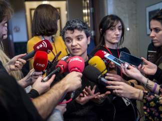Lucía Martín, diputada de Unidos Podemos, en los pasillos del Congreso.